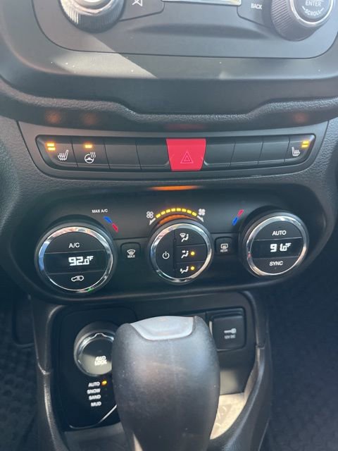 Used 2017 Jeep Renegade Latitude w/ Popular Equipment Group AWD/4WD image 42