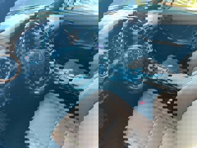 Certified 2025 Lexus IS 300 F Sport image 4