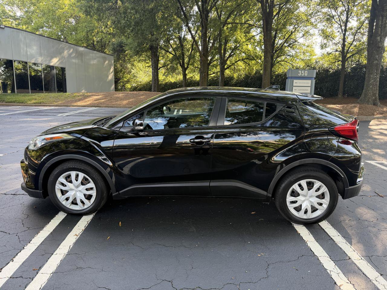 Used 2019 Toyota C-HR LE FWD image 8