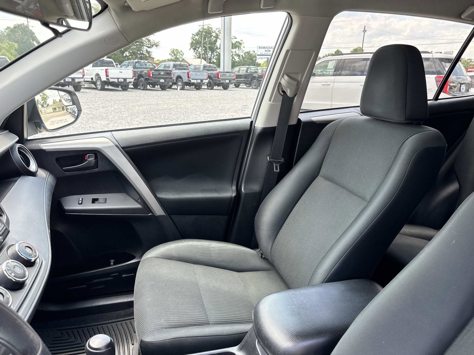 Used 2017 Toyota RAV4 LE FWD image 15