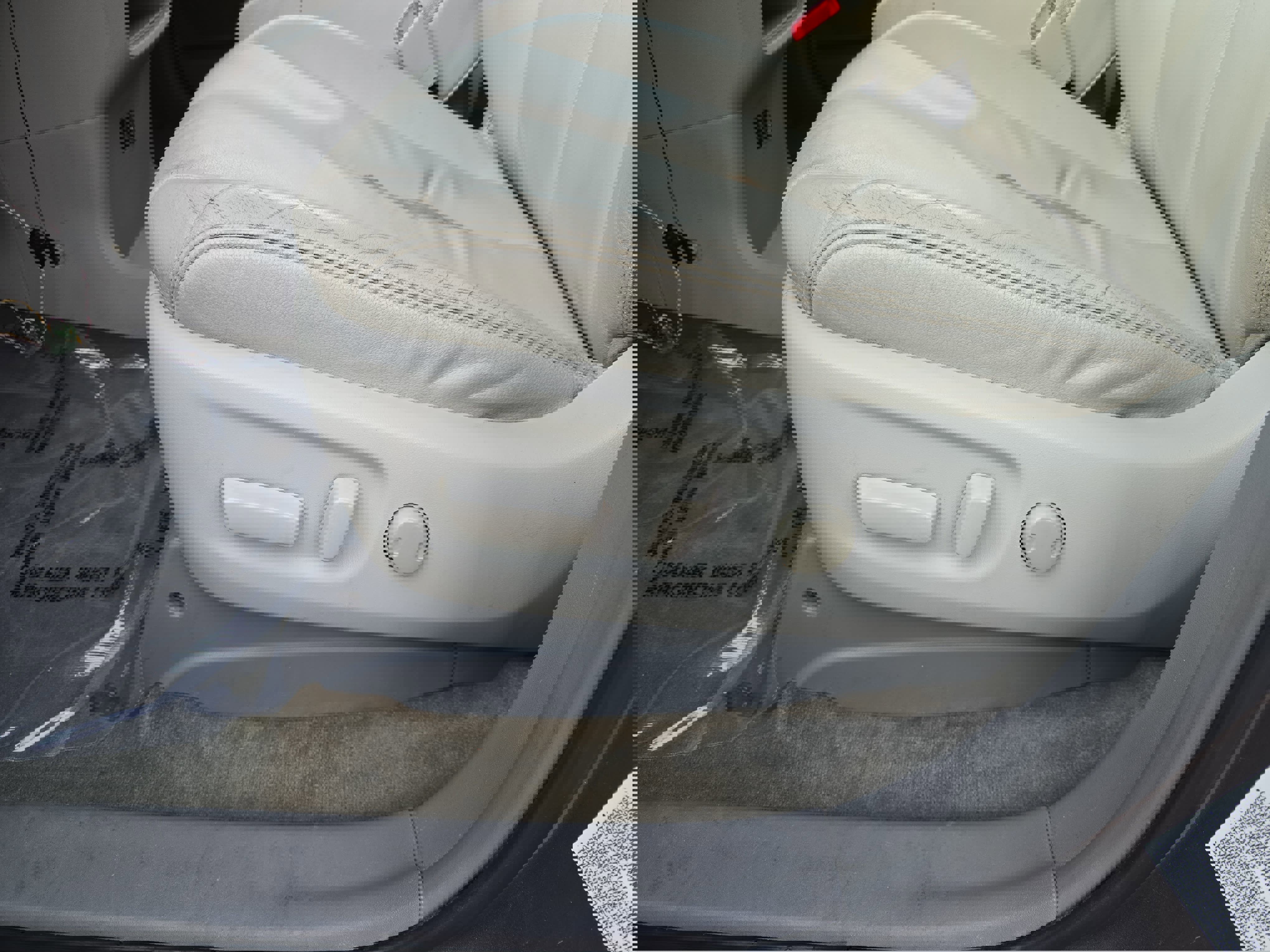 Used 2011 Toyota Sienna XLE image 31