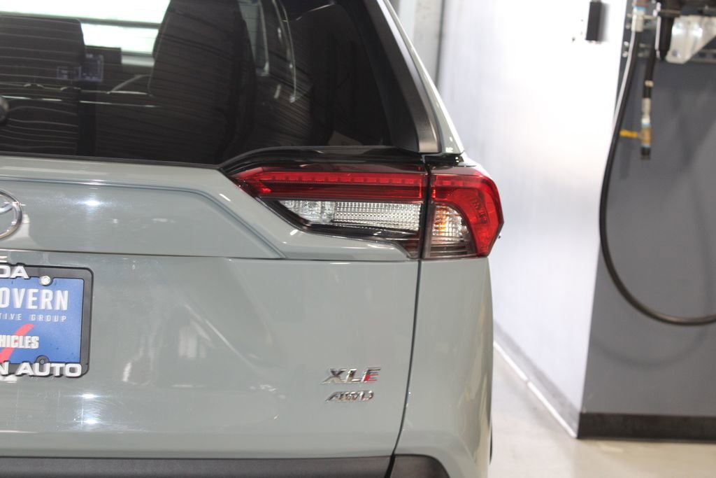 Used 2022 Toyota RAV4 XLE AWD/4WD image 38