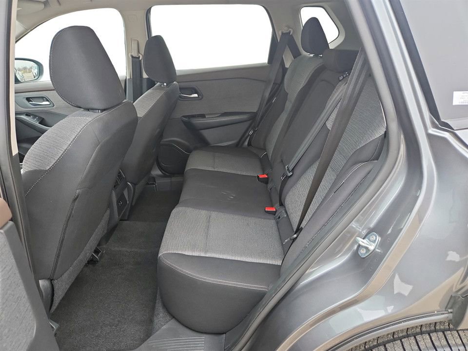 Used 2023 Nissan Rogue SV image 29