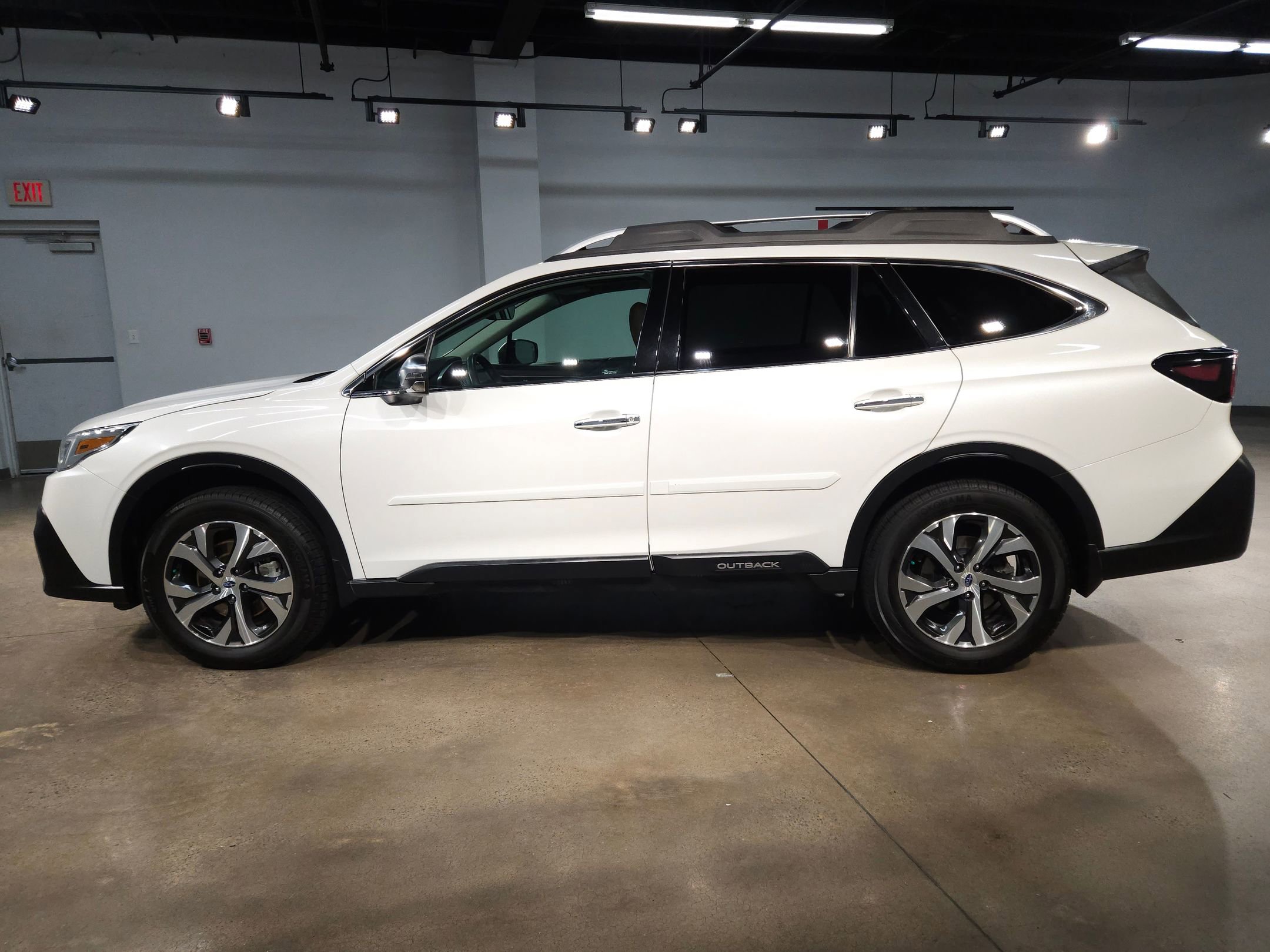 Used 2021 Subaru Outback Touring w/ Popular Package #2 image 4