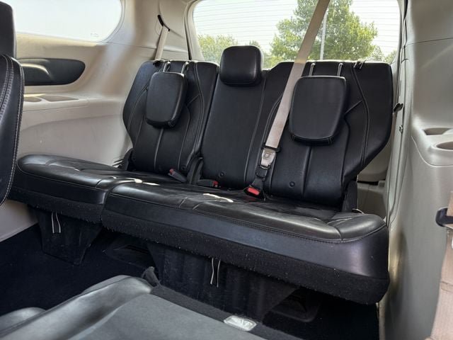 Used 2020 Chrysler Voyager Lxi FWD image 23