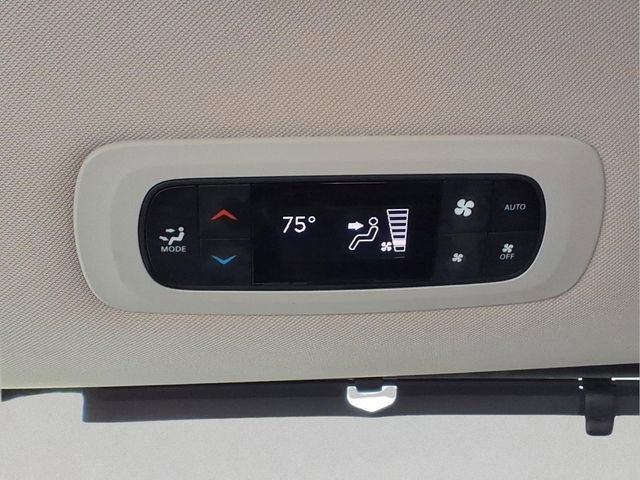 Used 2023 Chrysler Pacifica Touring-L FWD image 21