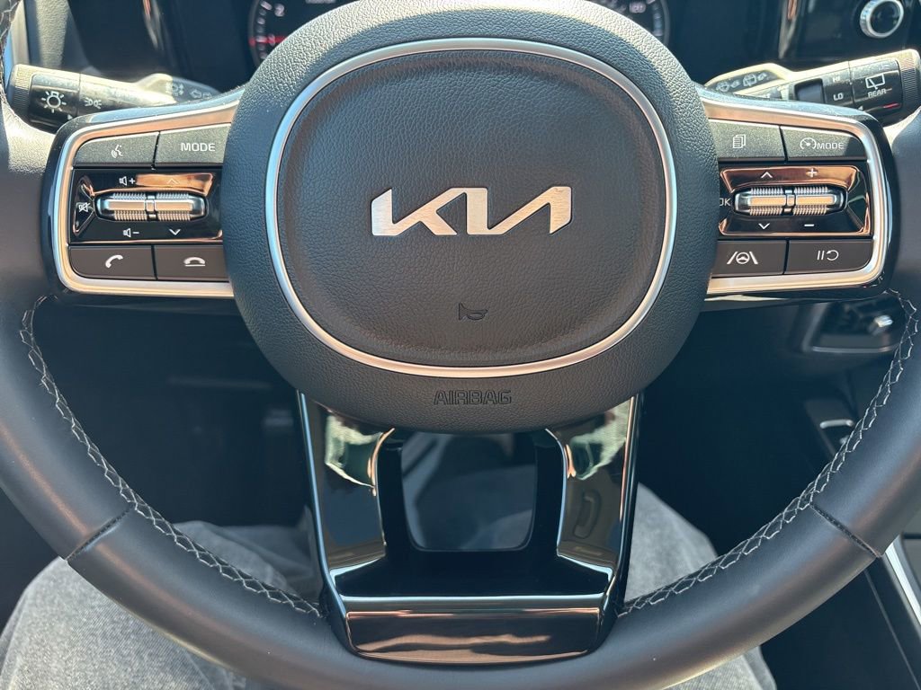 Certified 2023 Kia Sorento S w/ Panoramic Sunroof Package image 15
