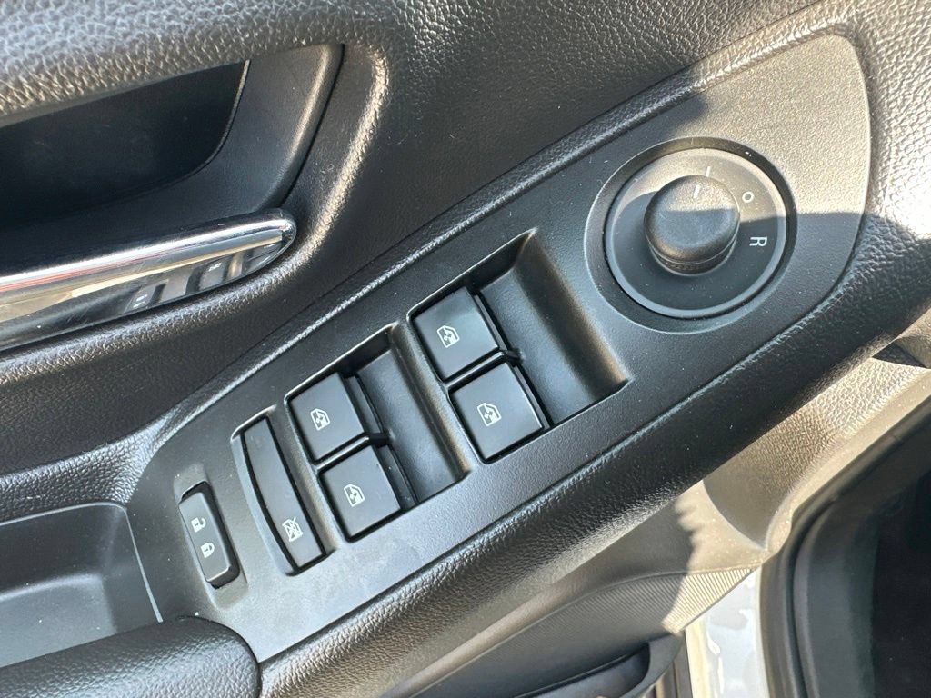 Used 2019 Chevrolet Trax LT w/ LT Convenience Package AWD/4WD image 16