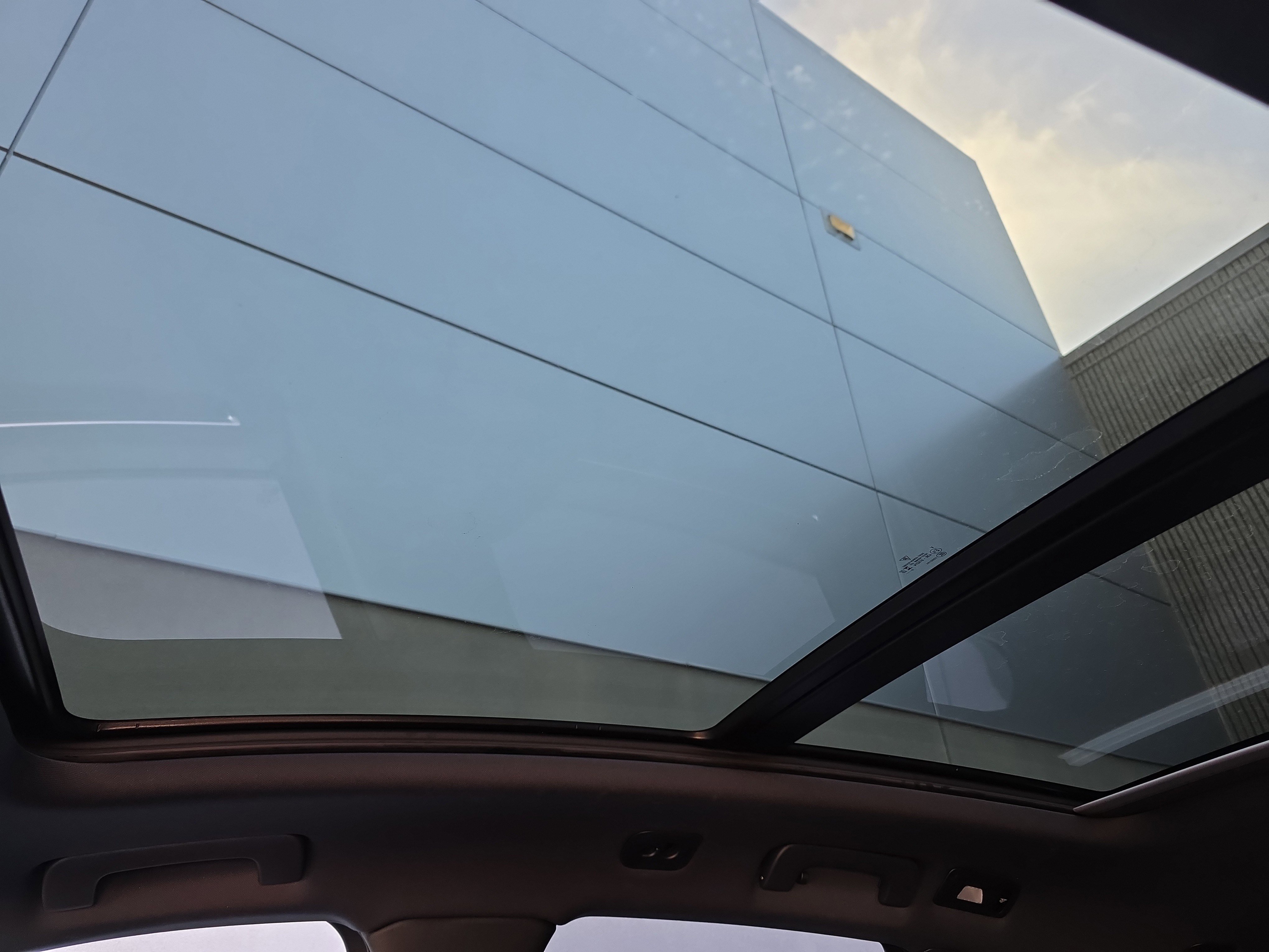 Certified 2024 Porsche Macan image 29