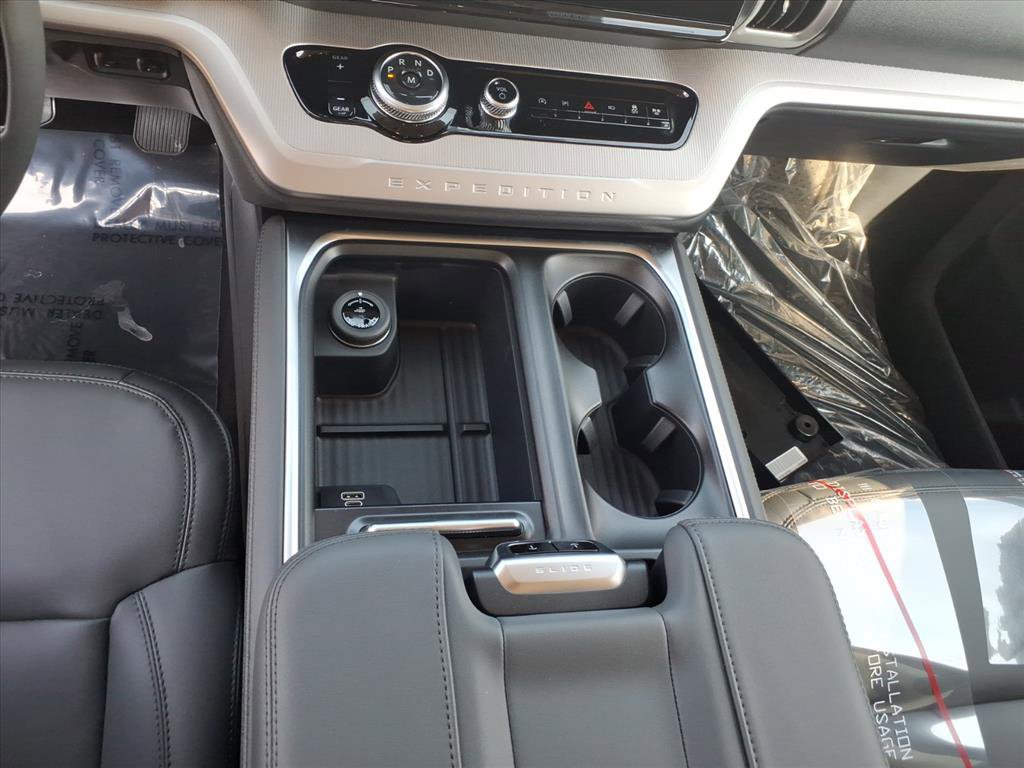 New 2026 Ford Expedition Active RWD image 15