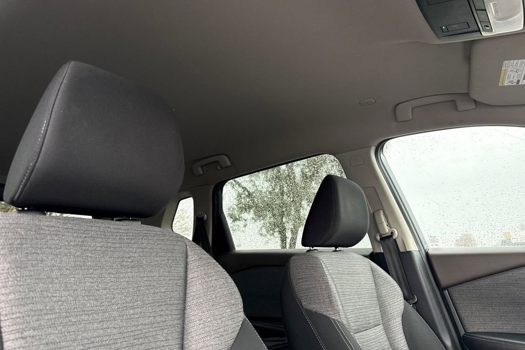 Used 2022 Nissan Rogue SV image 14