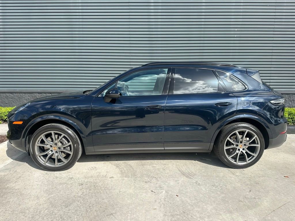 Certified 2023 Porsche Cayenne Platinum Edition image 2