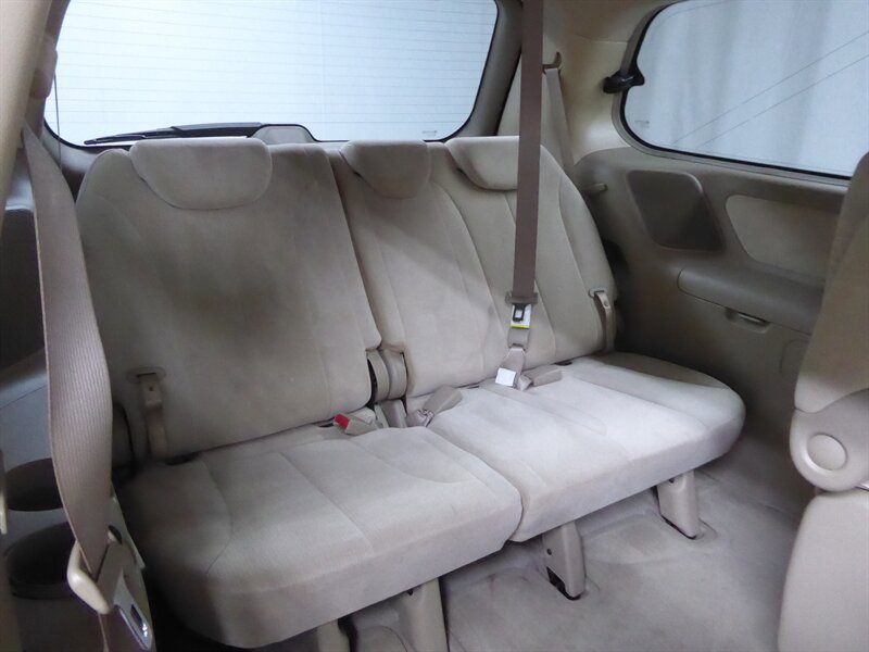 Used 2007 Kia Sedona LX image 26