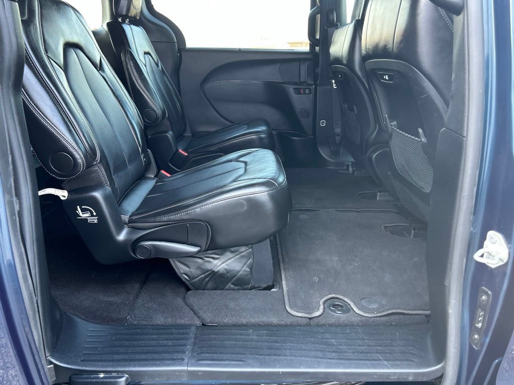 Used 2025 Chrysler Pacifica Select FWD image 44