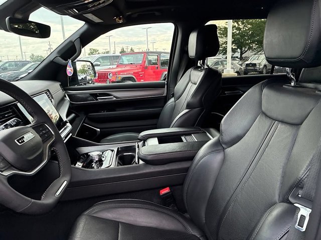 Used 2023 Jeep Wagoneer Series II AWD/4WD image 26