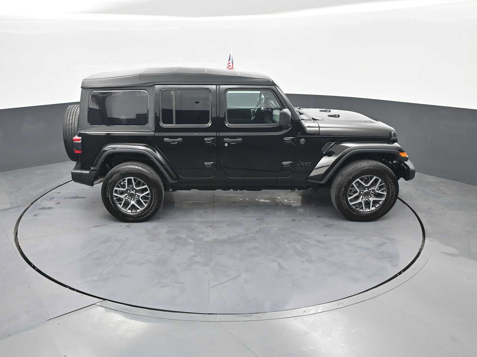 Used 2025 Jeep Wrangler Unlimited Sahara AWD/4WD image 31