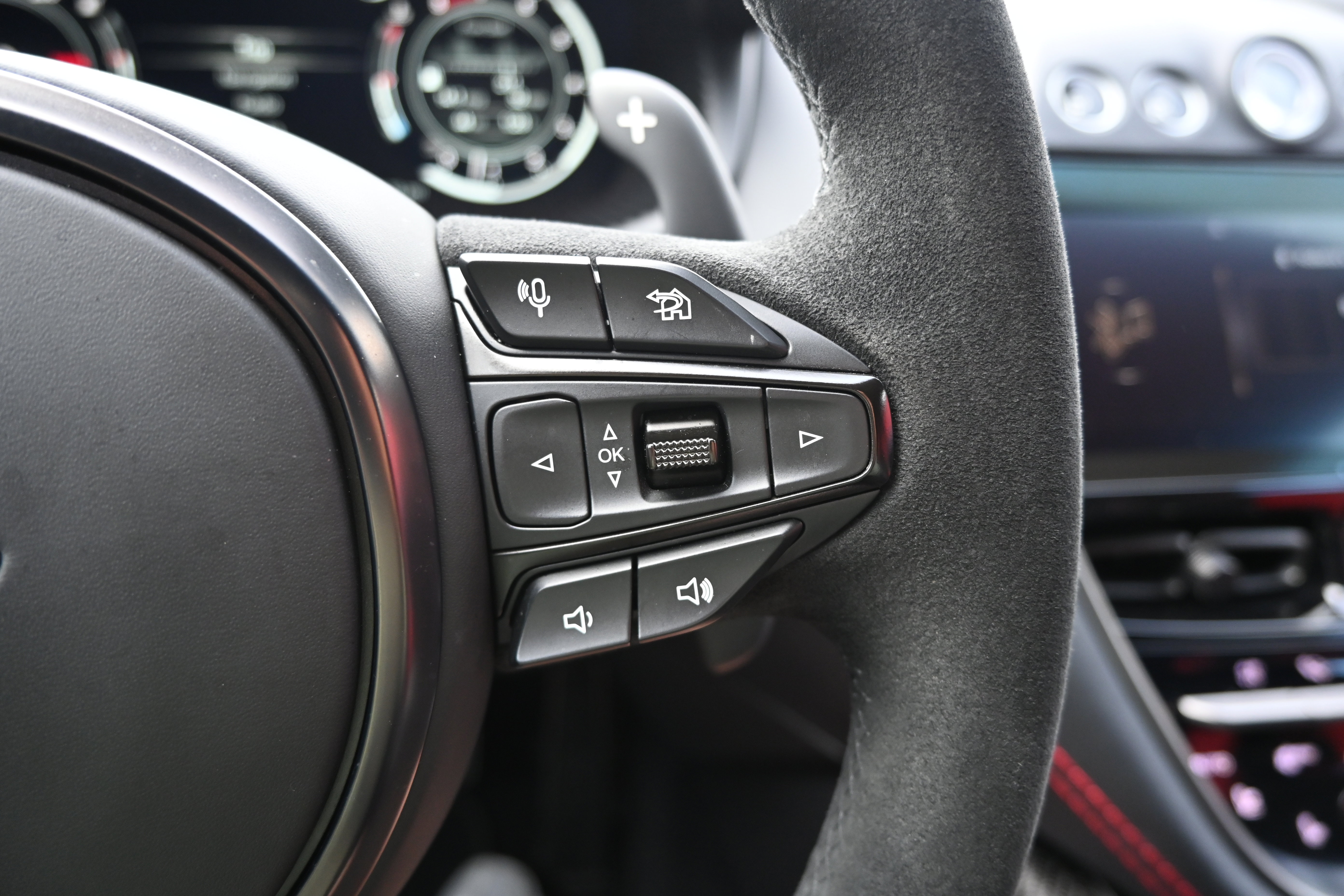 Used 2022 Aston Martin DBX AWD/4WD image 58