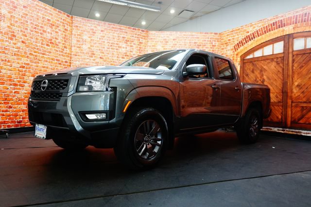 Used 2025 Nissan Frontier SV w/ SV Convenience Package AWD/4WD image 2