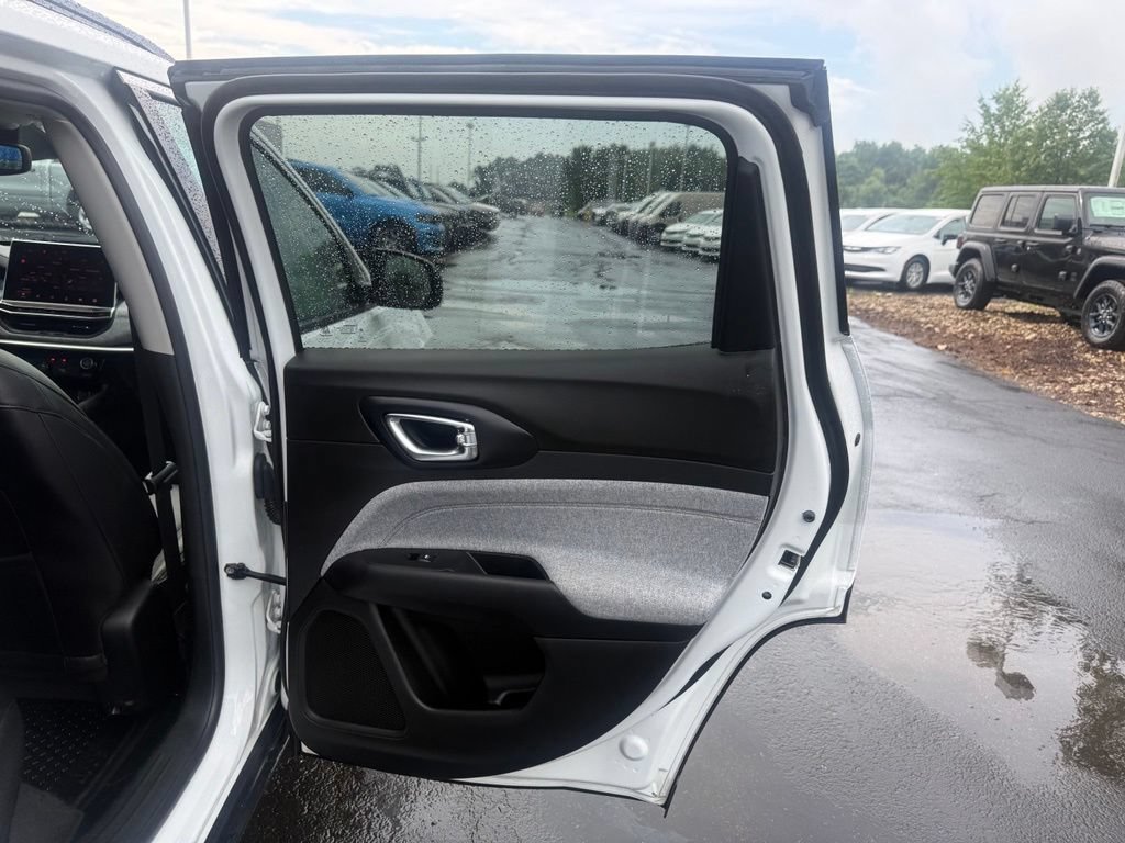 Used 2022 Jeep Compass Latitude AWD/4WD image 47