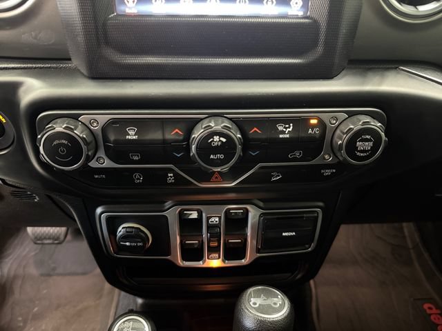 Used 2018 Jeep Wrangler Unlimited Sahara AWD/4WD image 3