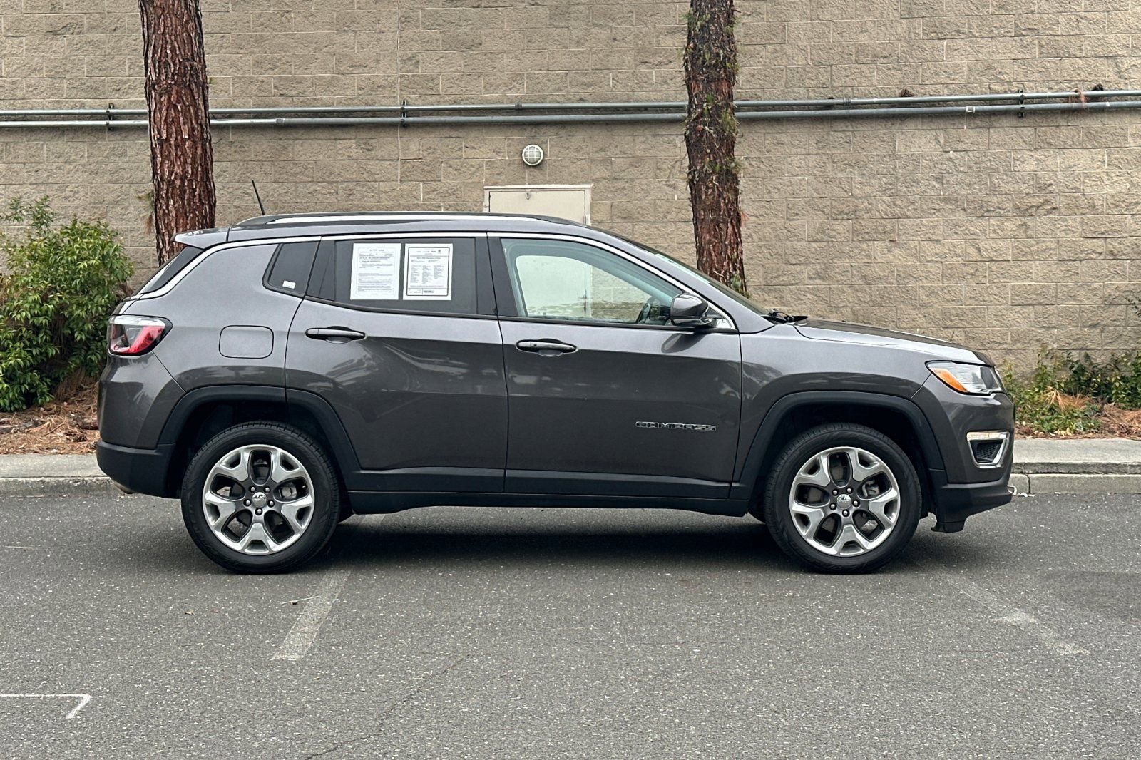 Used 2021 Jeep Compass Limited AWD/4WD image 2
