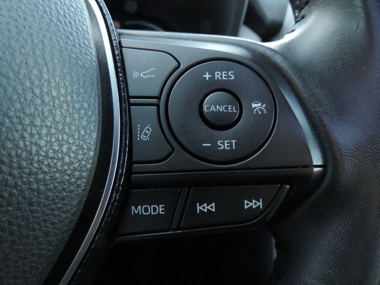 Used 2021 Toyota RAV4 Limited AWD/4WD image 33
