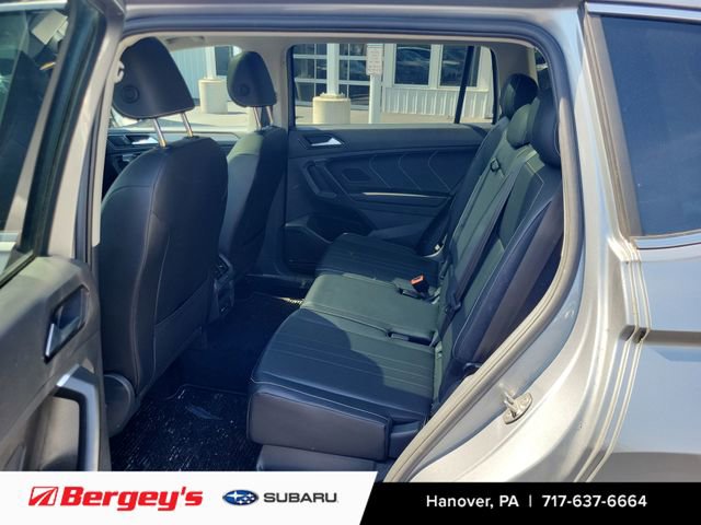 Used 2024 Volkswagen Tiguan SE w/ Panoramic Sunroof Package image 9