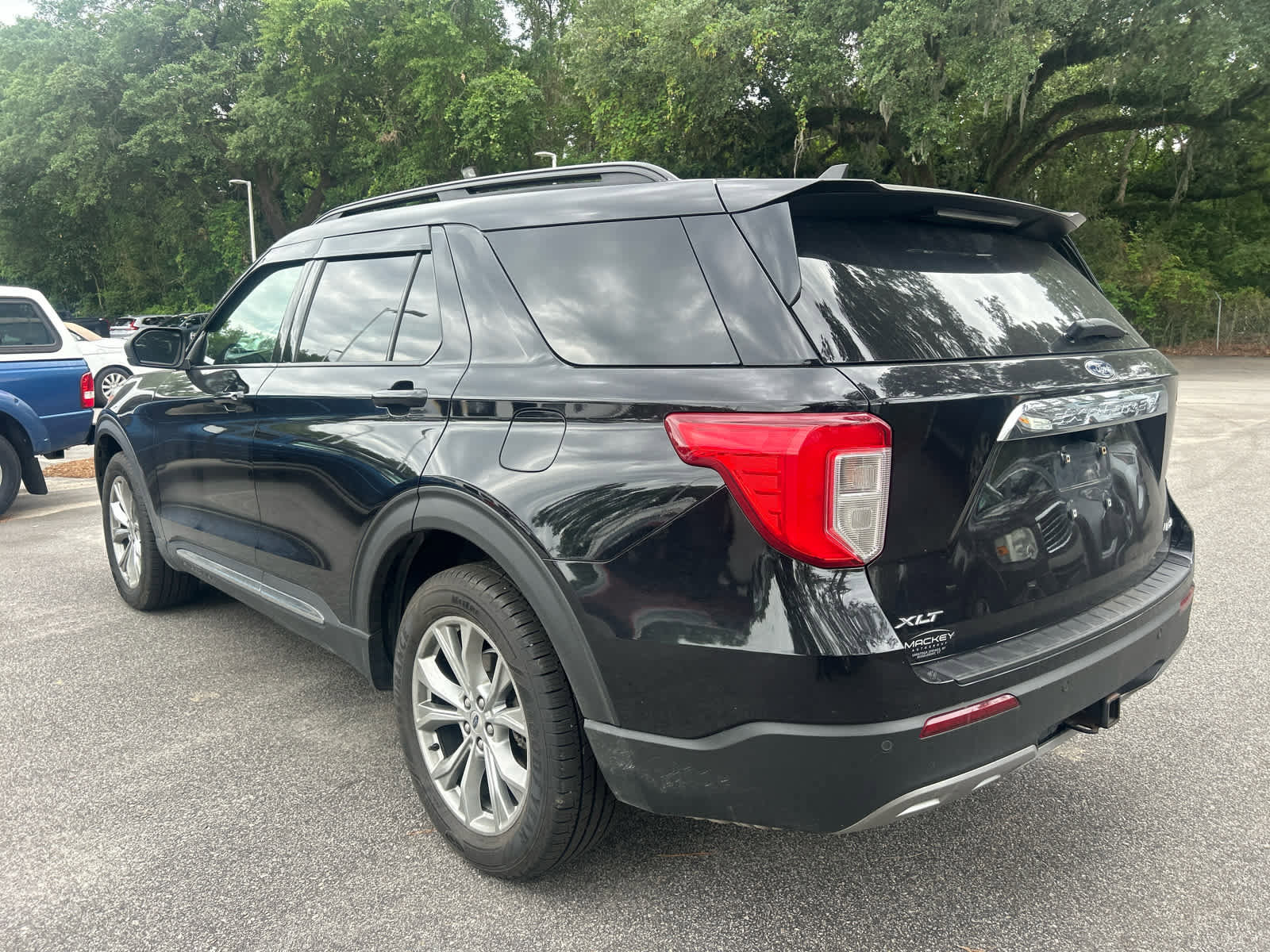 Used 2021 Ford Explorer XLT w/ Equipment Group 202A AWD/4WD image 2
