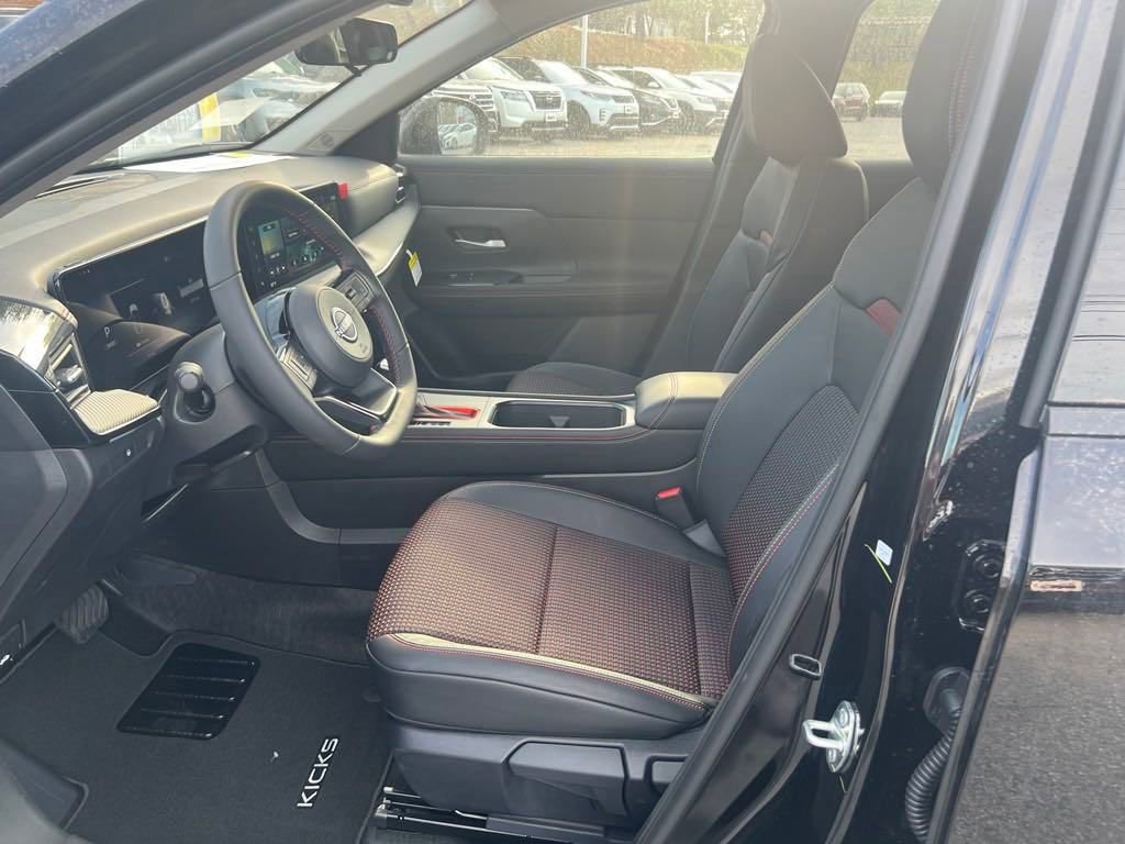 Used 2025 Nissan Kicks SR image 11