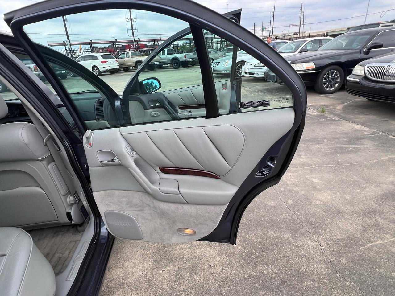 Used 1997 Cadillac Catera RWD image 42