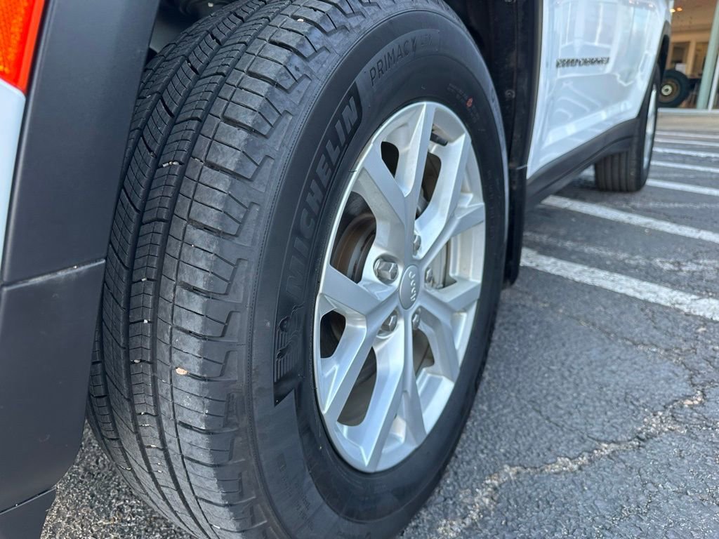 Used 2023 Jeep Grand Cherokee Limited image 10