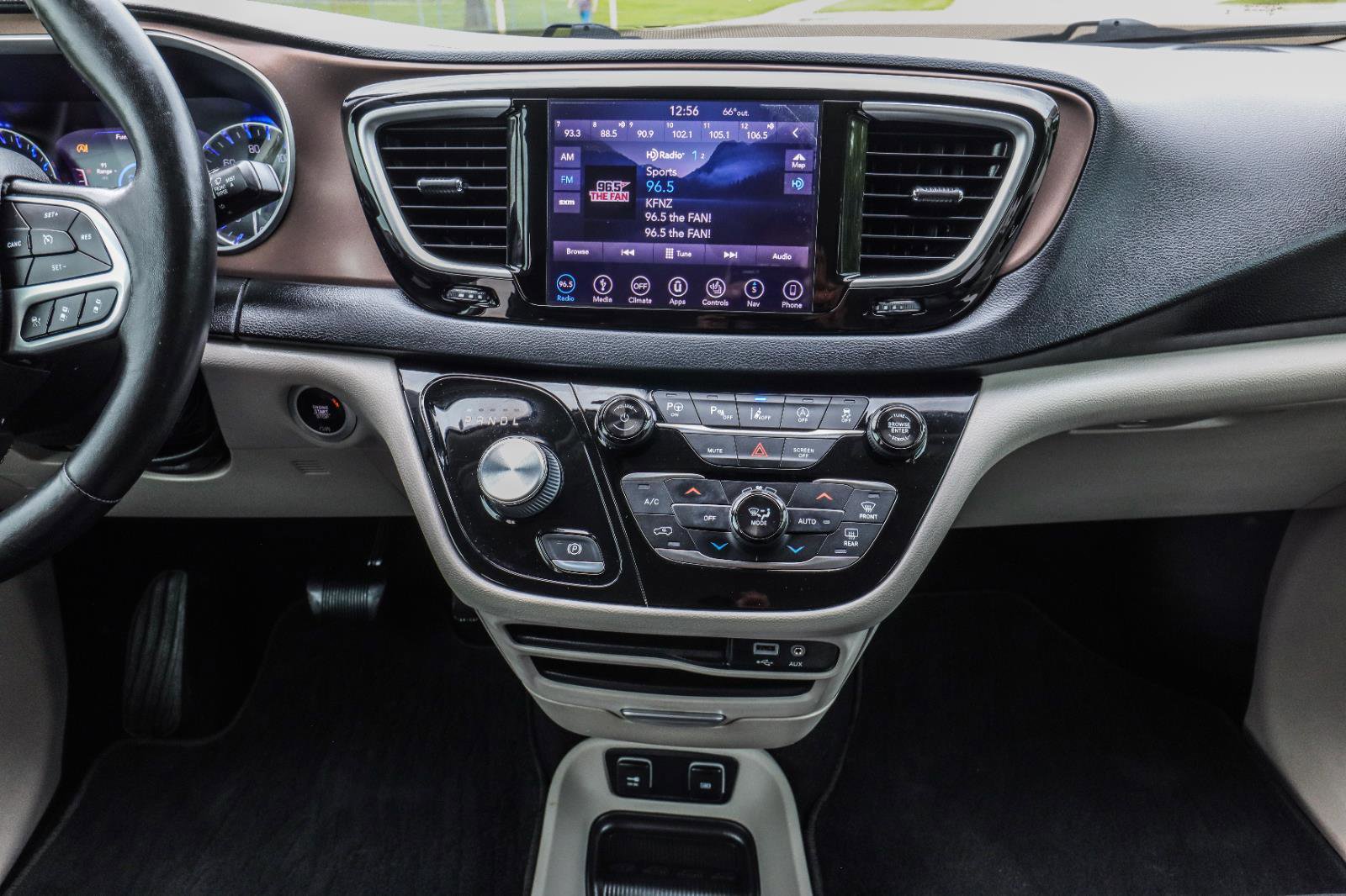 Used 2019 Chrysler Pacifica Touring-L w/ Advanced Safetytec Group FWD image 27