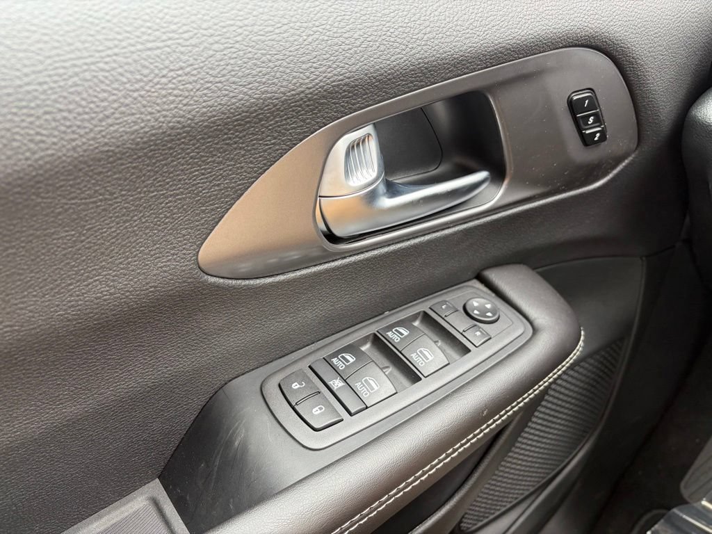 New 2026 Chrysler Pacifica Select AWD/4WD image 24