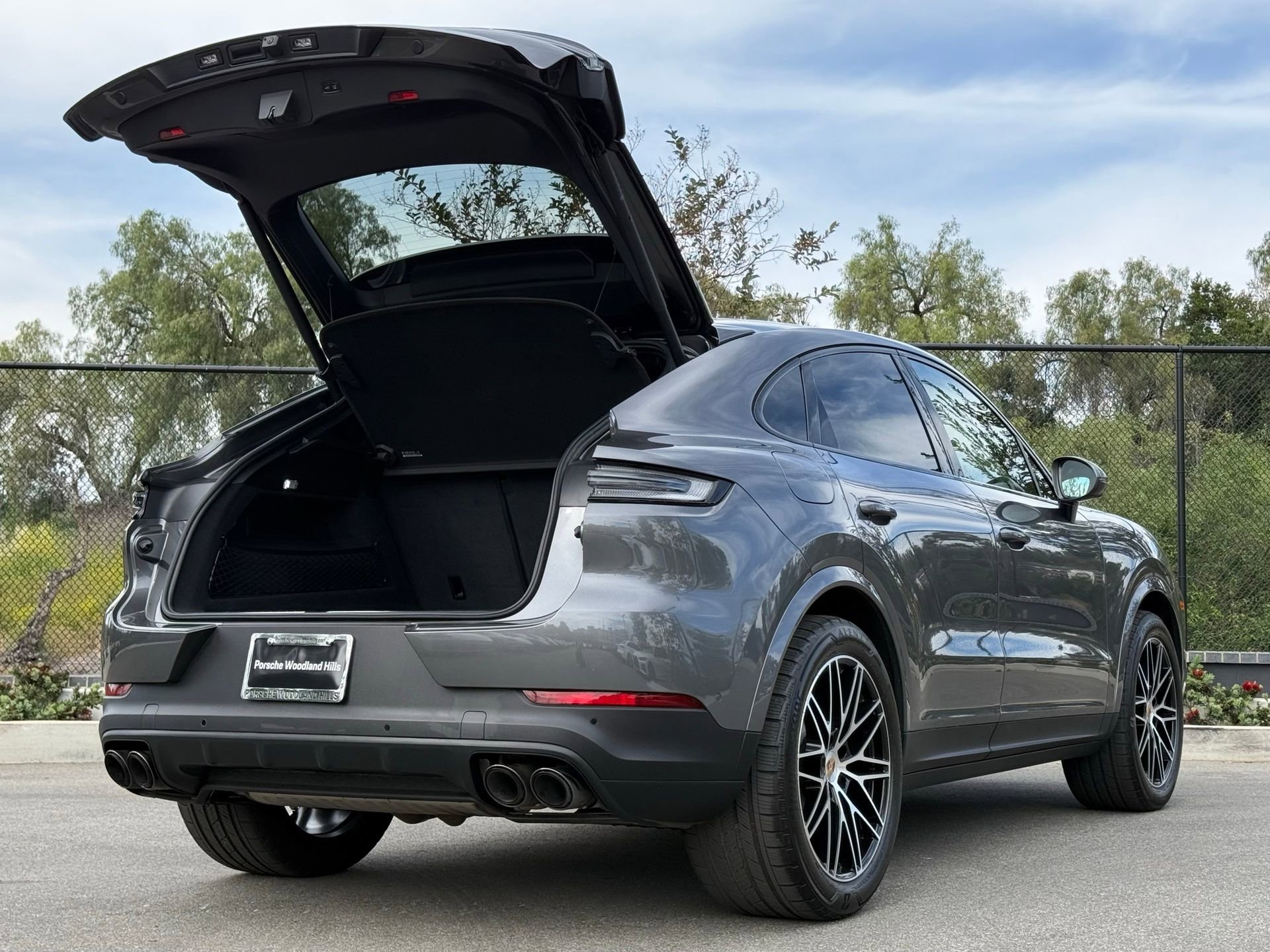 Used 2025 Porsche Cayenne Coupe image 32
