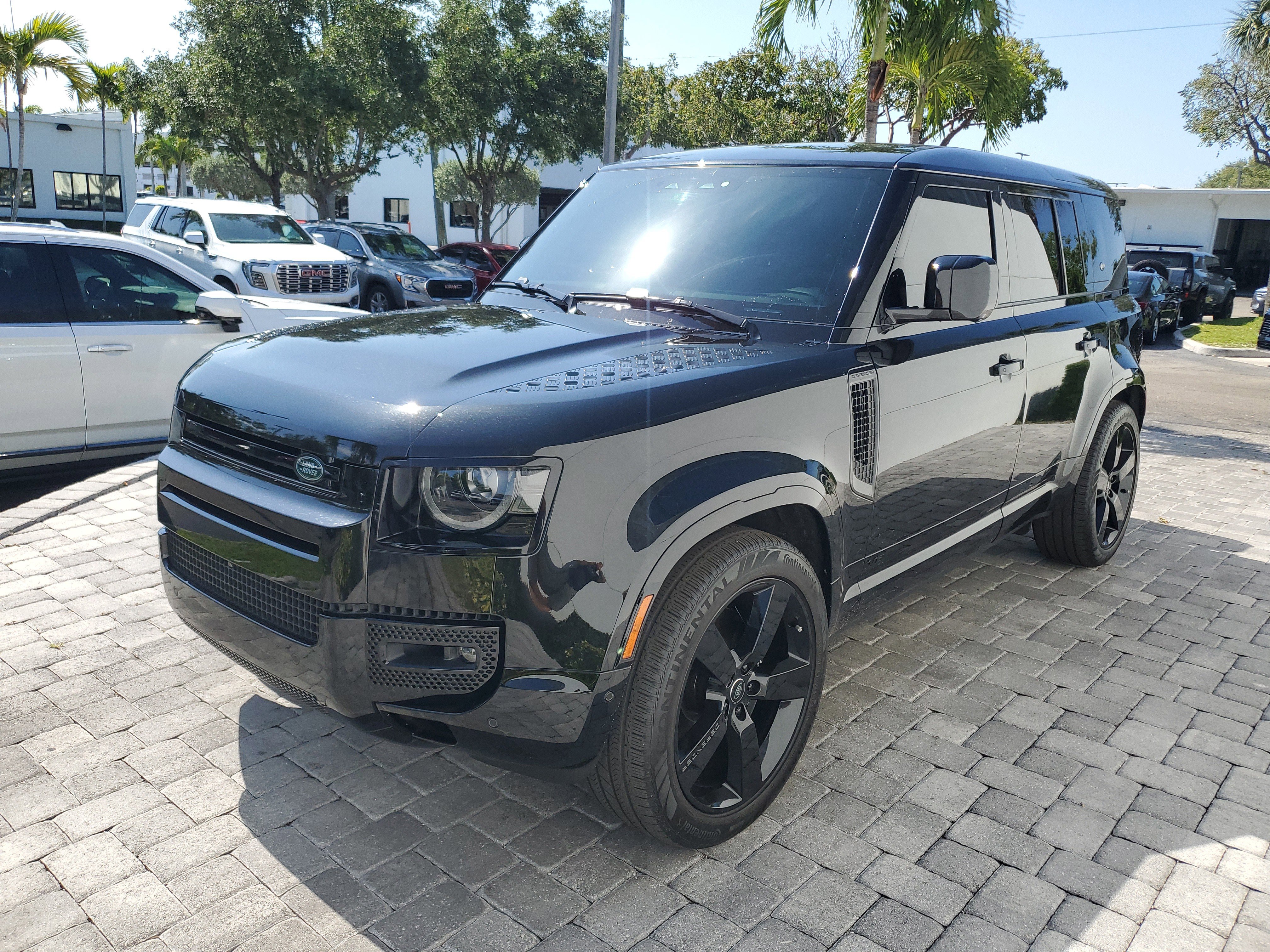 Used 2023 Land Rover Defender 110 V8 AWD/4WD image 3