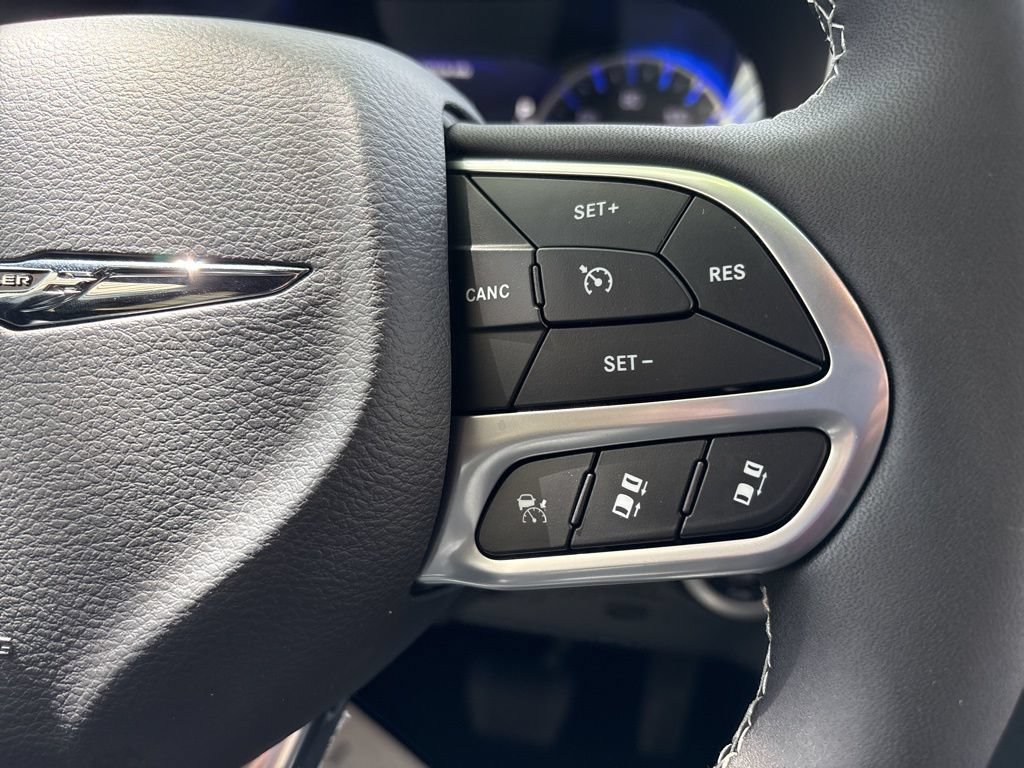 New 2026 Chrysler Pacifica Select FWD image 26