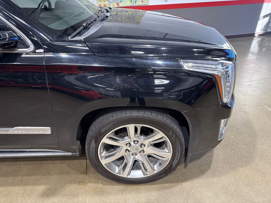 Used 2015 Cadillac Escalade Premium image 36