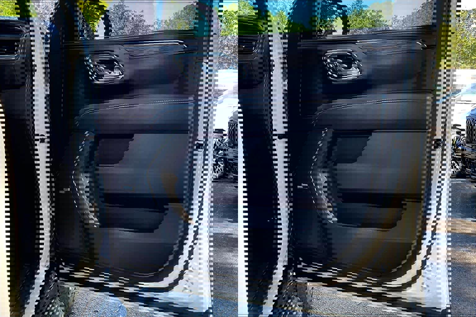 Used 2021 GMC Yukon SLT w/ SLT Premium Package image 23