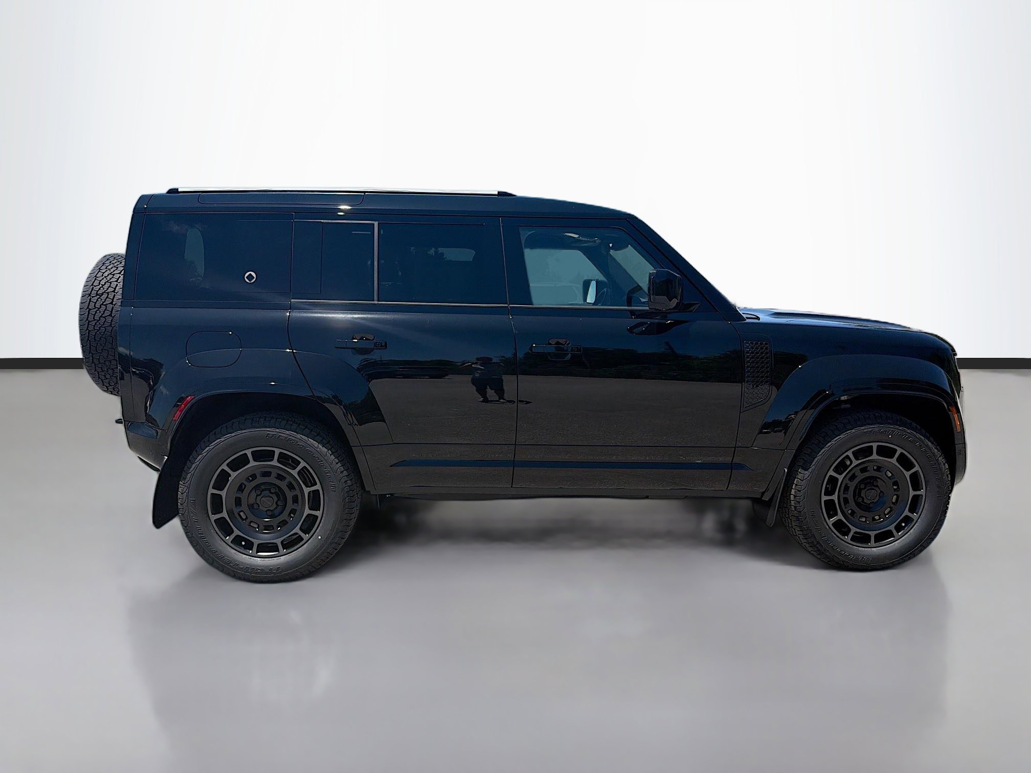 New 2026 Land Rover Defender 110 OCTA AWD/4WD image 6