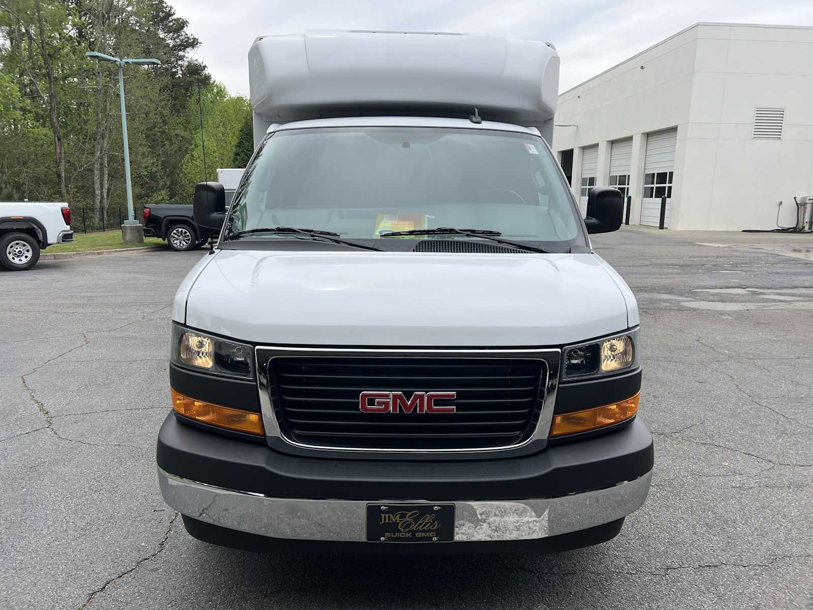 New 2025 GMC Savana 3500 w/ Power Convenience Package RWD image 4