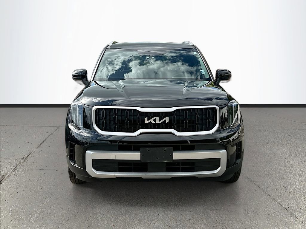 Used 2024 Kia Telluride EX w/ EX Captain's Chair Package AWD/4WD image 2