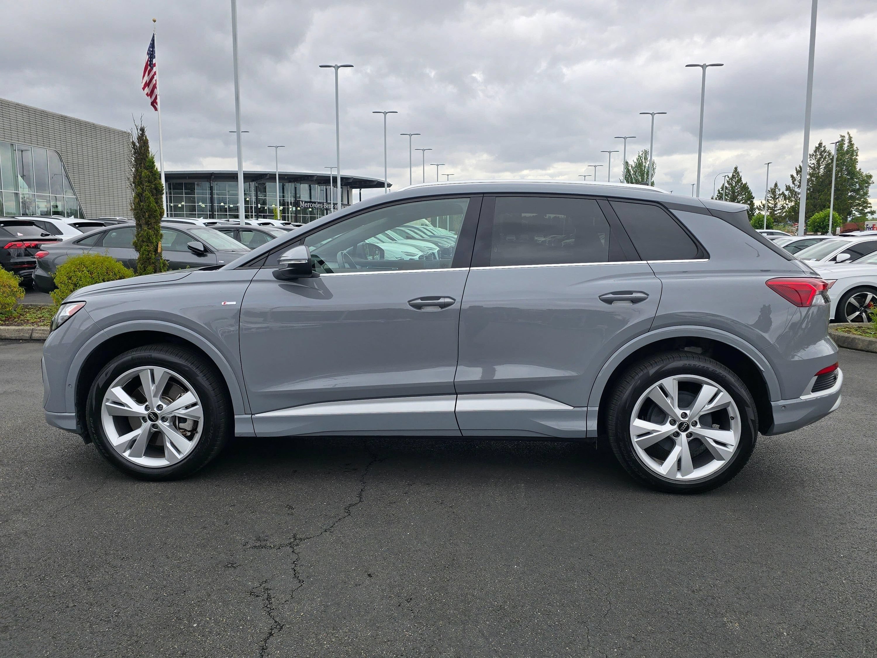 Used 2023 Audi Q4 e-tron Premium Plus w/ Premium Plus AWD/4WD image 2