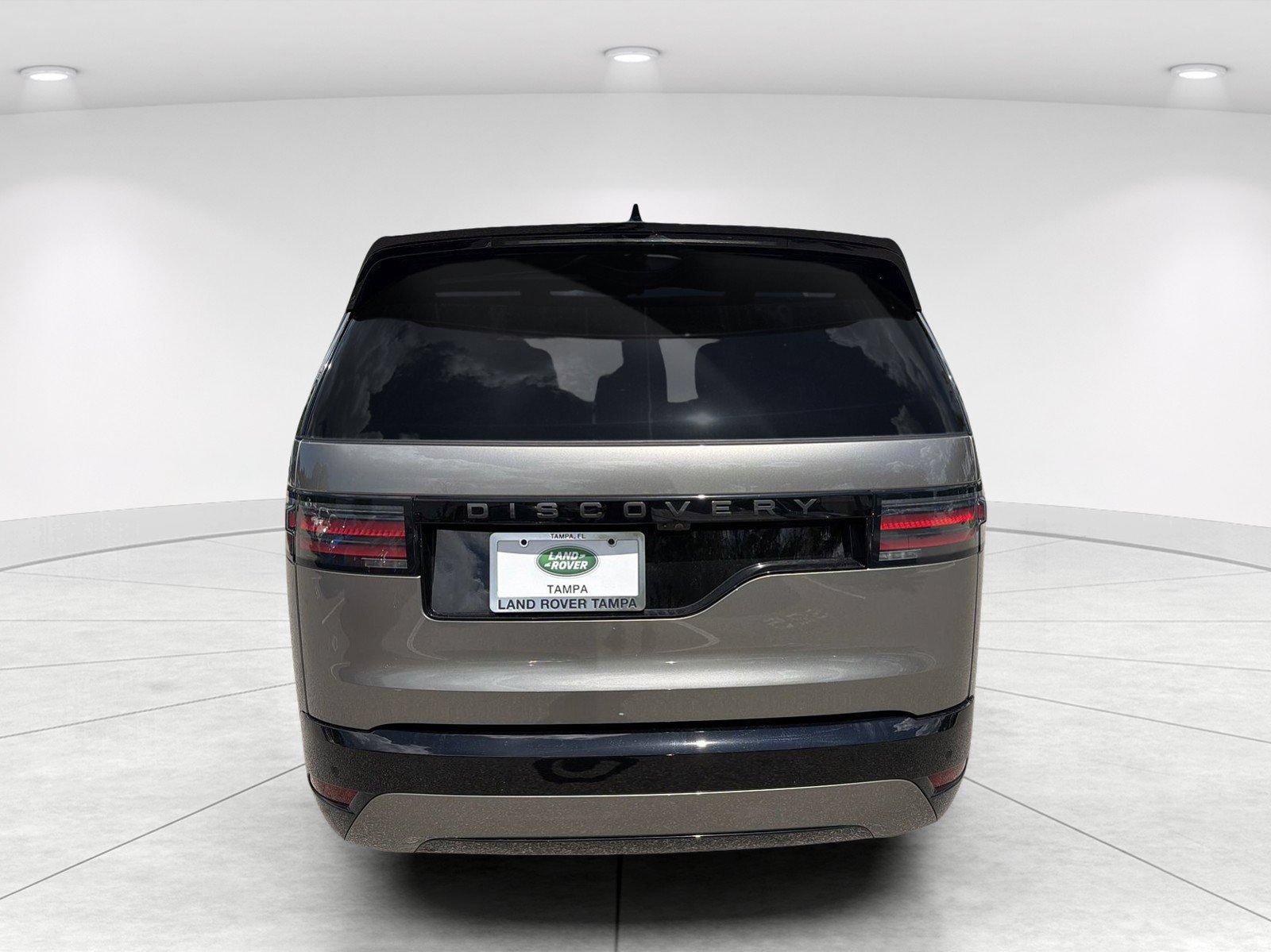 Used 2025 Land Rover Discovery Dynamic SE AWD/4WD image 5