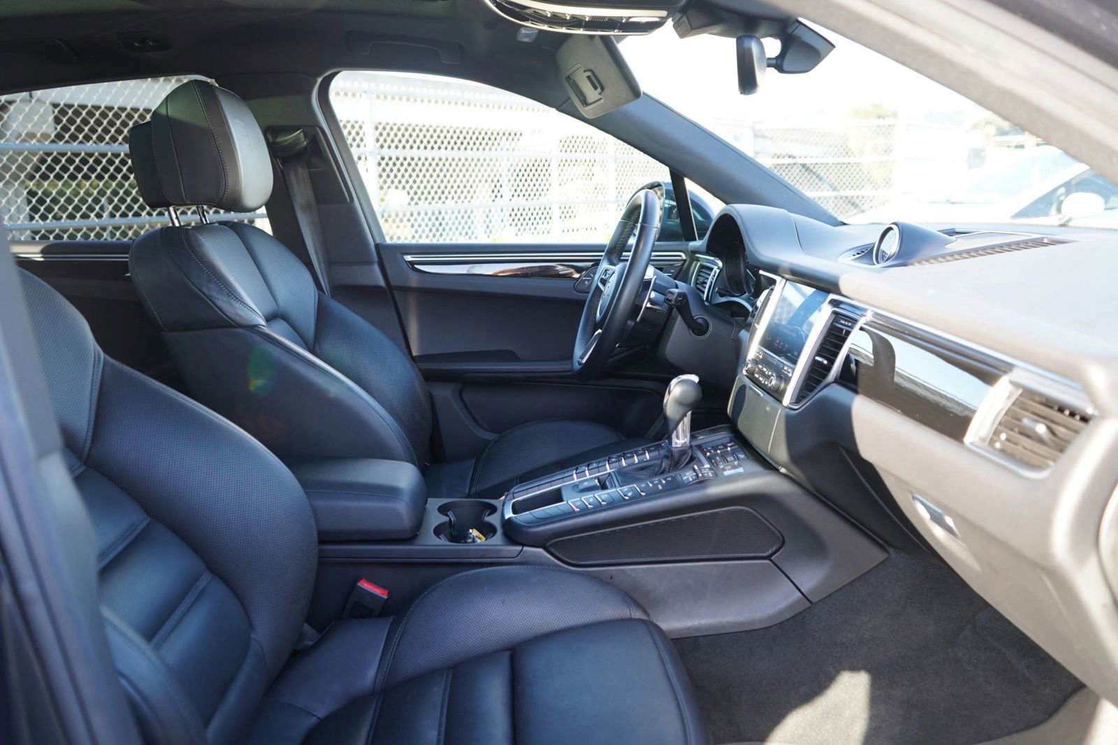 Used 2018 Porsche Macan S image 22