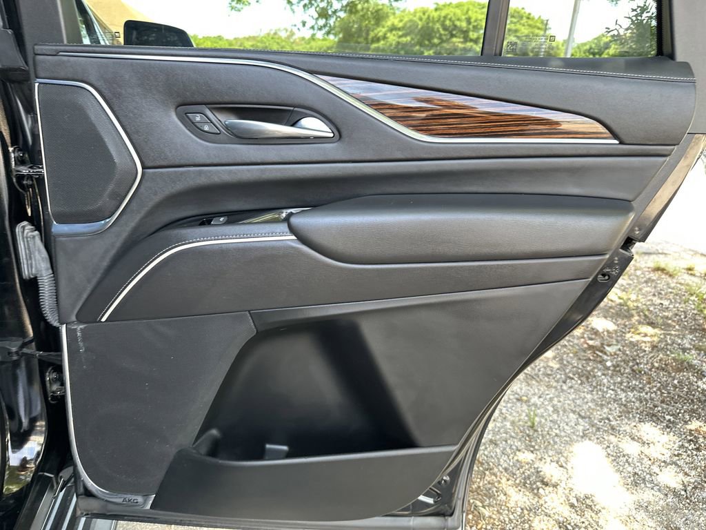 Used 2021 Cadillac Escalade Premium Luxury image 31