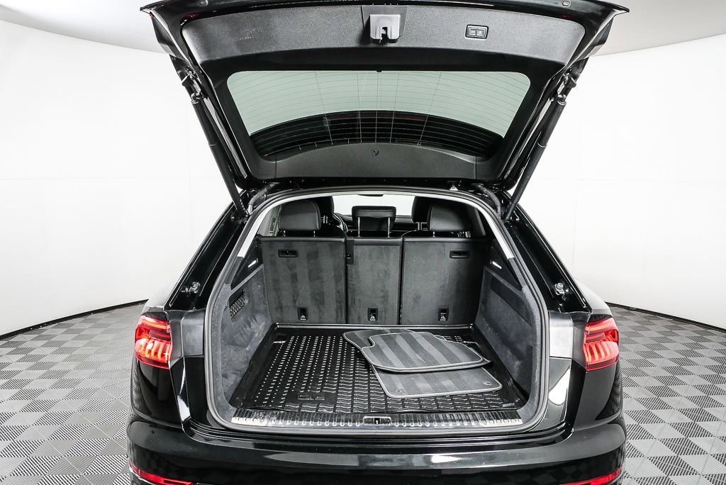 Used 2023 Audi Q8 Prestige w/ Prestige Package image 31