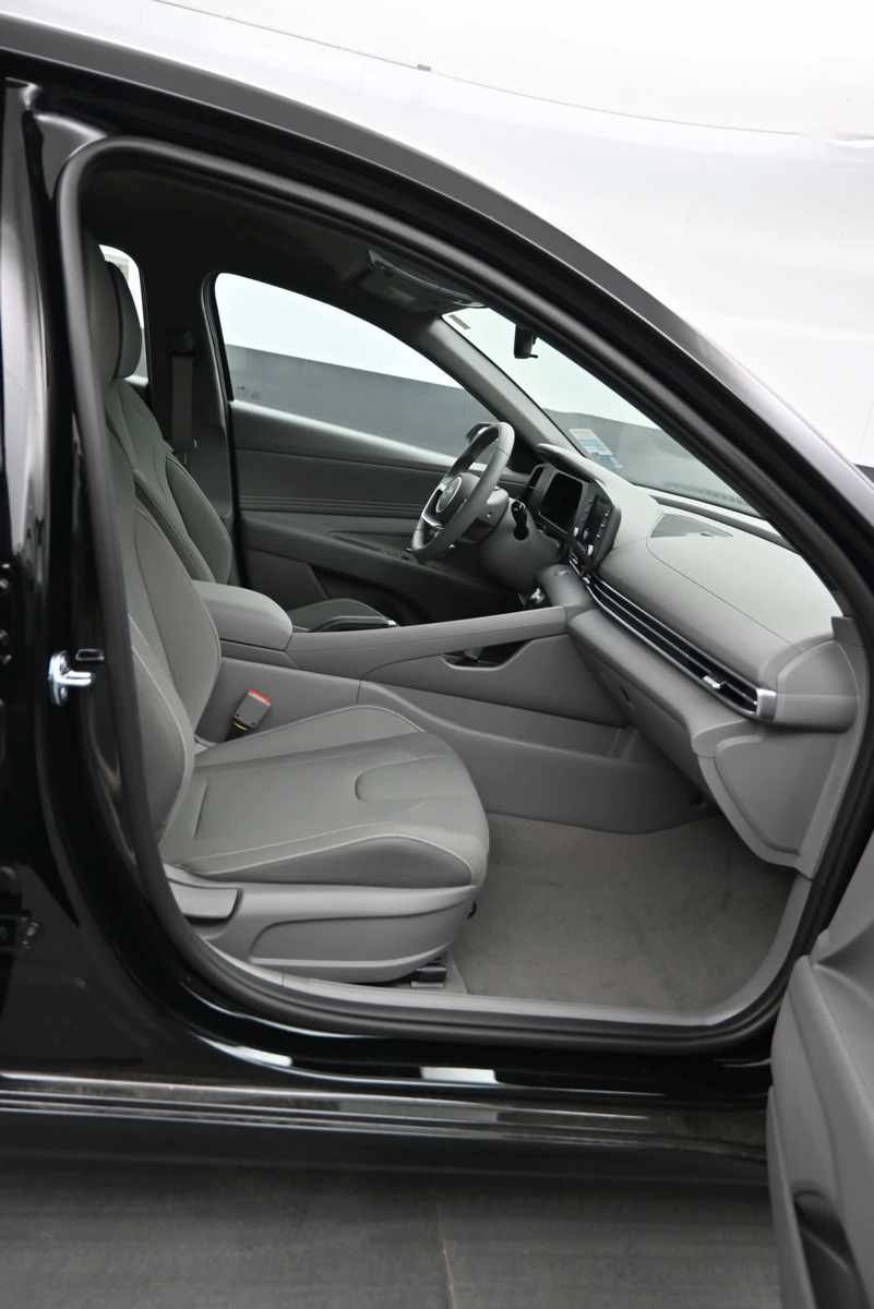 New 2026 Hyundai Elantra Sport FWD image 11
