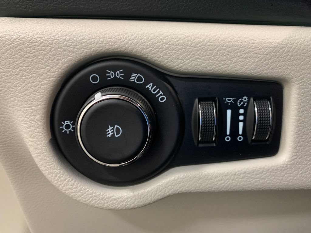 Used 2022 Chrysler Pacifica Touring-L FWD image 14