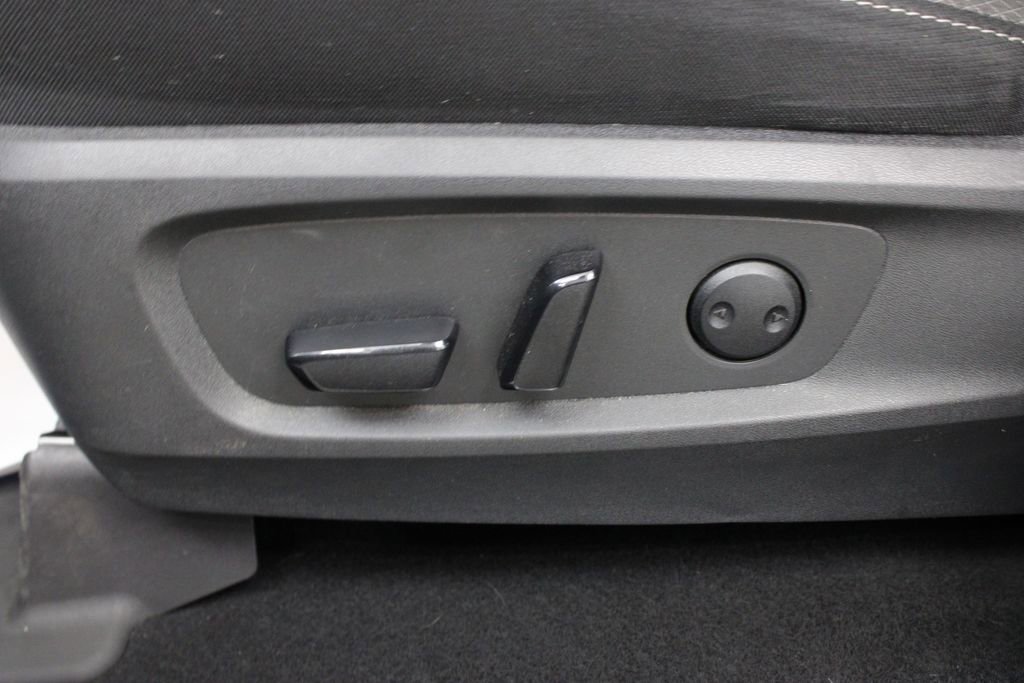 Used 2022 Nissan Pathfinder SV w/ SV Black Package FWD image 18