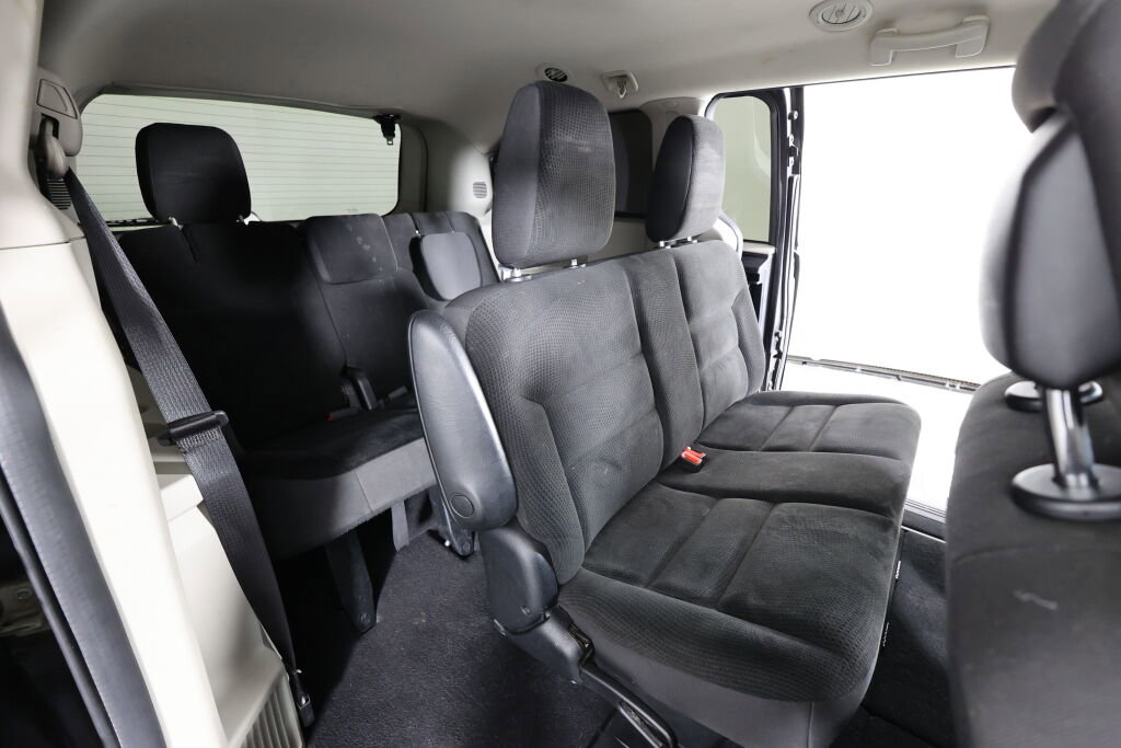 Used 2017 Dodge Grand Caravan SE image 19